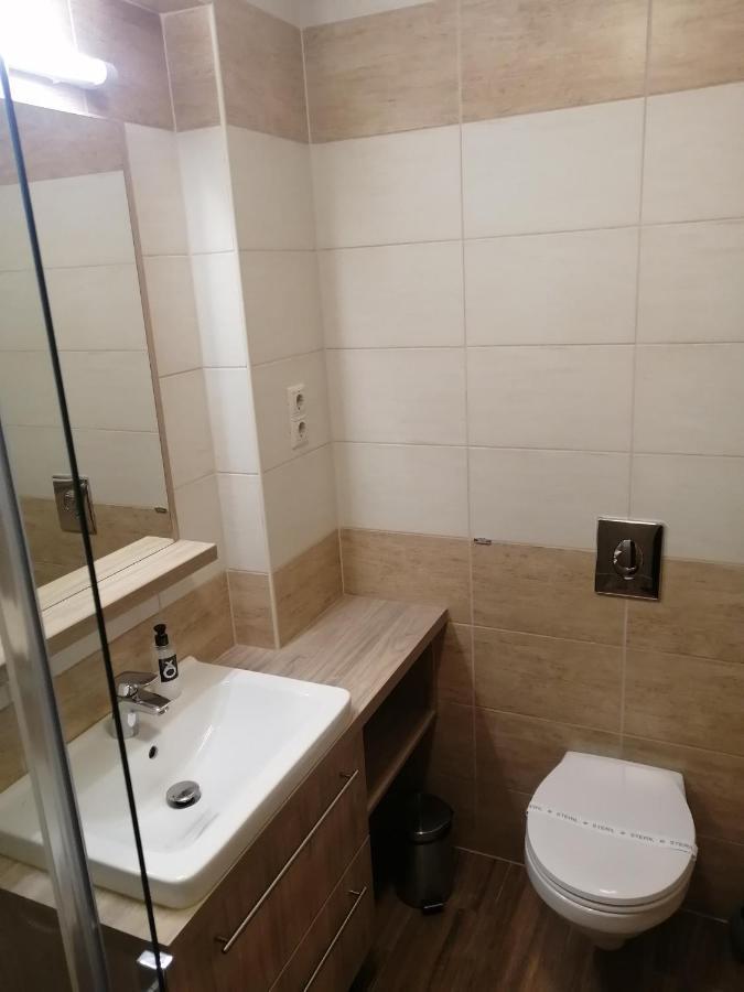 Zafirgyoengy Apartmanok Sarvar Exterior photo