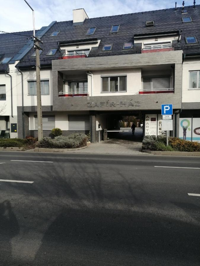 Zafirgyoengy Apartmanok Sarvar Exterior photo