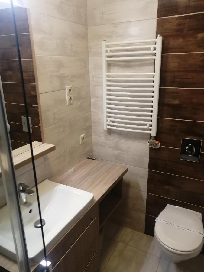 Zafirgyoengy Apartmanok Sarvar Exterior photo