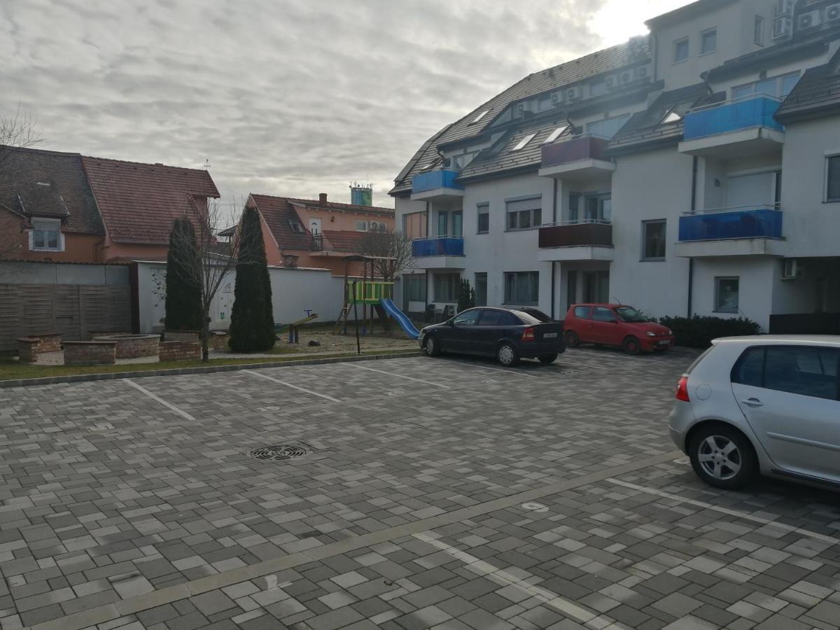 Zafirgyoengy Apartmanok Sarvar Exterior photo
