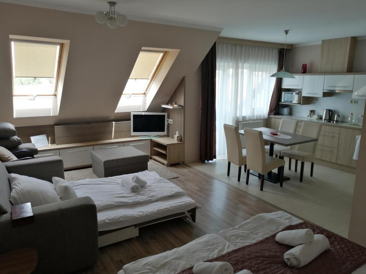 Zafirgyoengy Apartmanok Sarvar Exterior photo